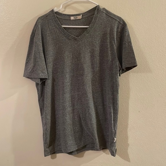 Men’s UGG tshirt - Picture 1 of 3